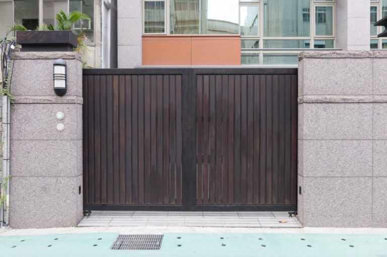 Montage de portail à Juvincourt-et-Damary, un guide pas à pas